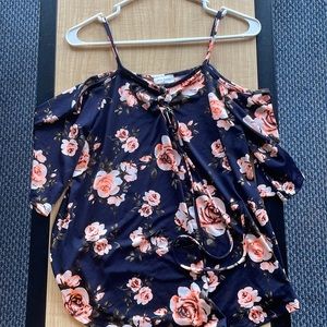ROSES OFF THE SHOULDER TOP SIZE M